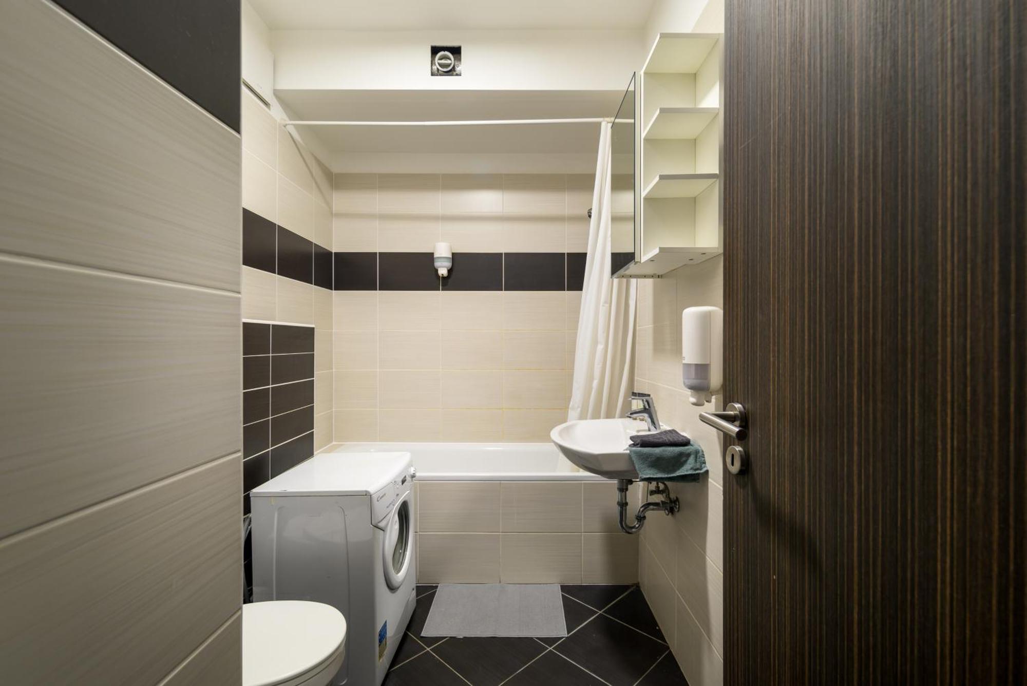 Sun Resort Residential Suite-Free Parking Garage Same Building Budapest Esterno foto