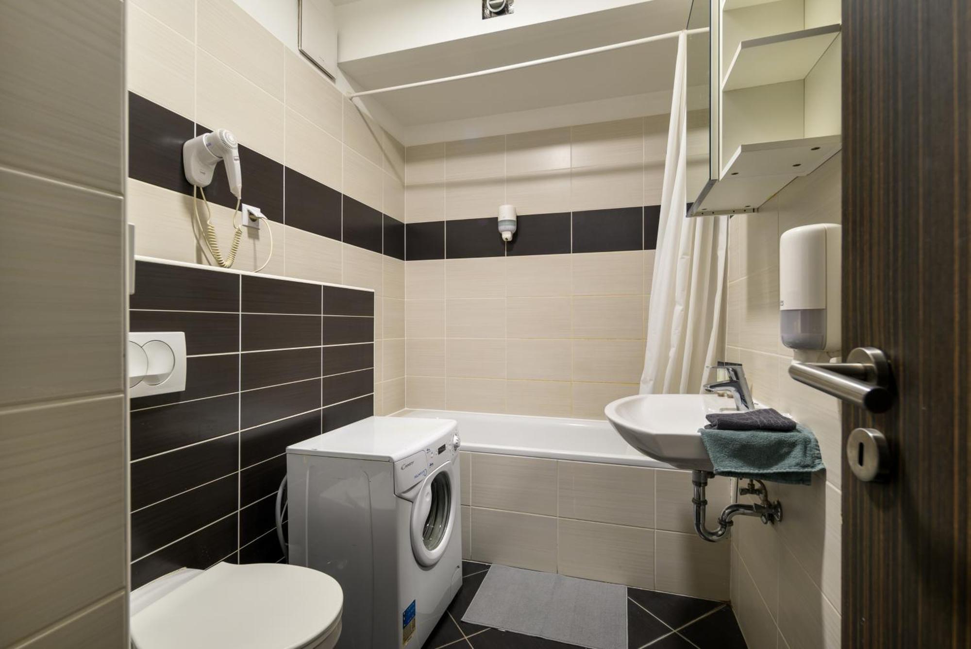 Sun Resort Residential Suite-Free Parking Garage Same Building Budapest Esterno foto